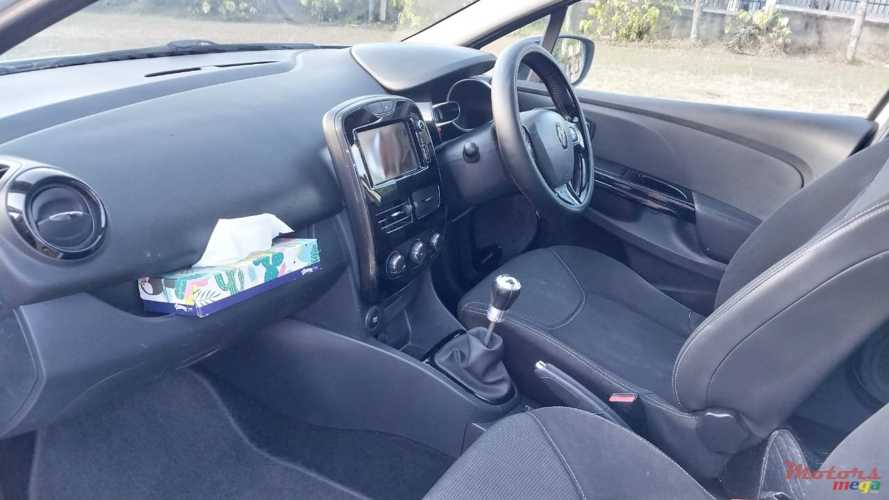 2015' Renault Clio photo #5