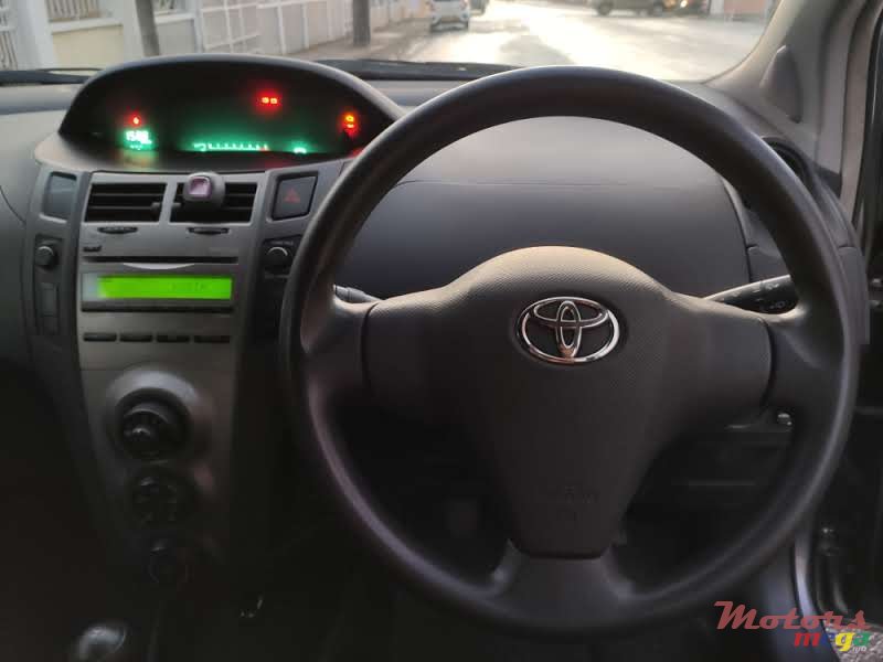 2009' Toyota Yaris photo #7