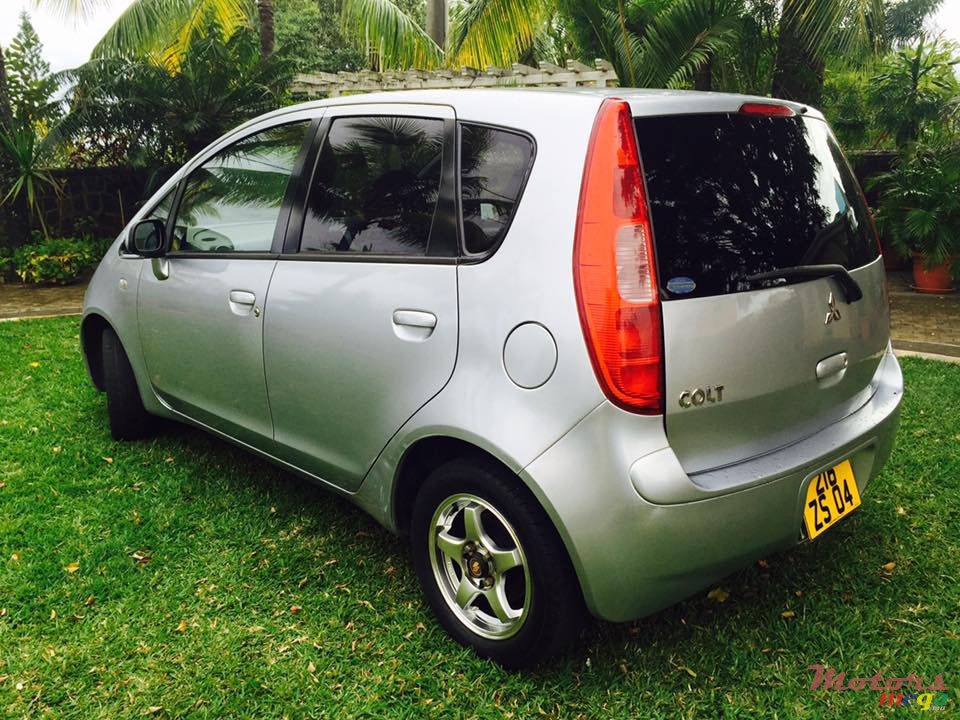 2004' Mitsubishi Colt photo #2