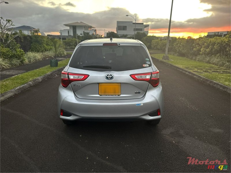 2017' Toyota Vitz Hybrid photo #6