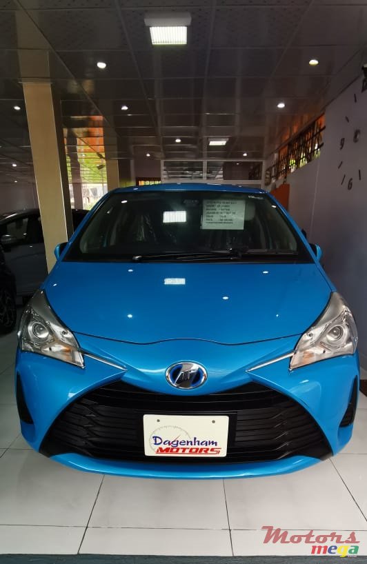 2017' Toyota Vitz photo #1