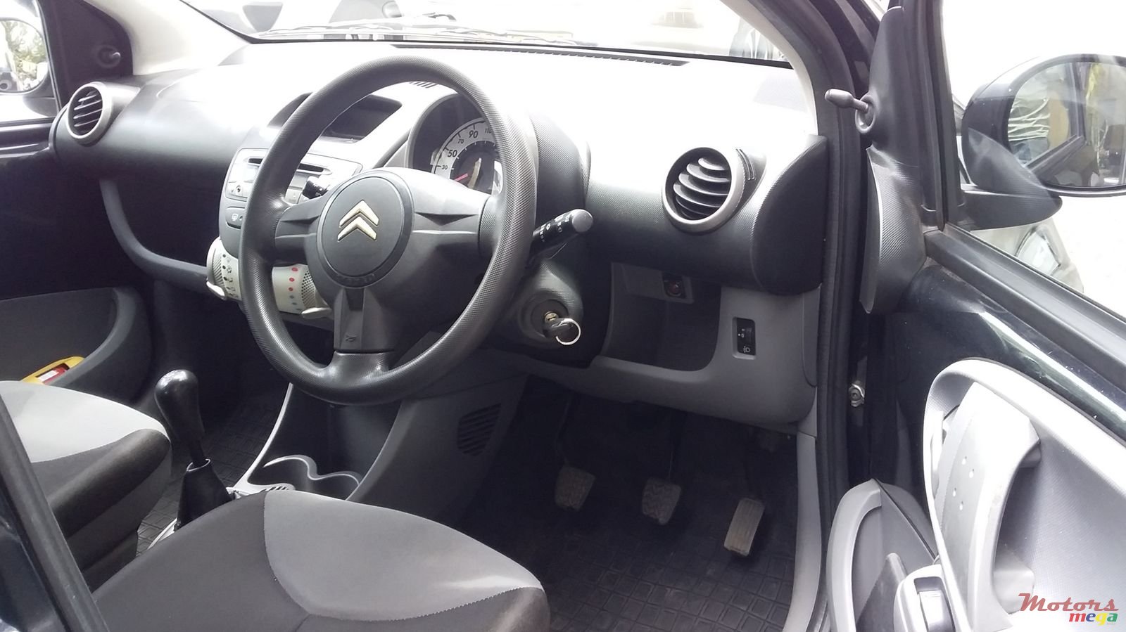 2012' Citroen C1 photo #3