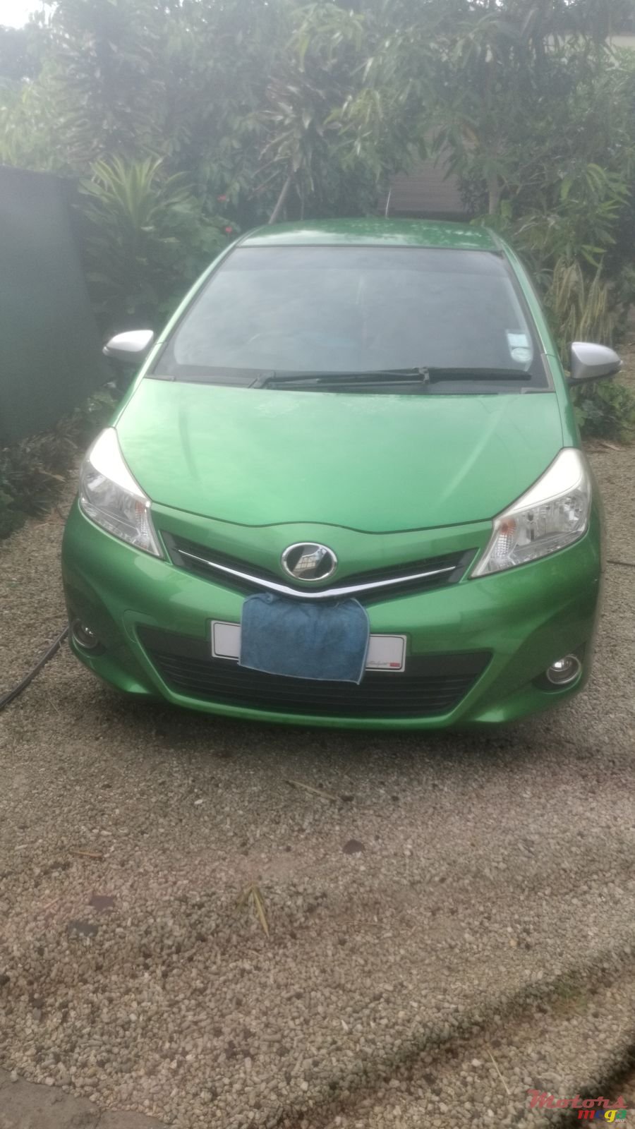 2011' Toyota Vitz Jewela photo #1