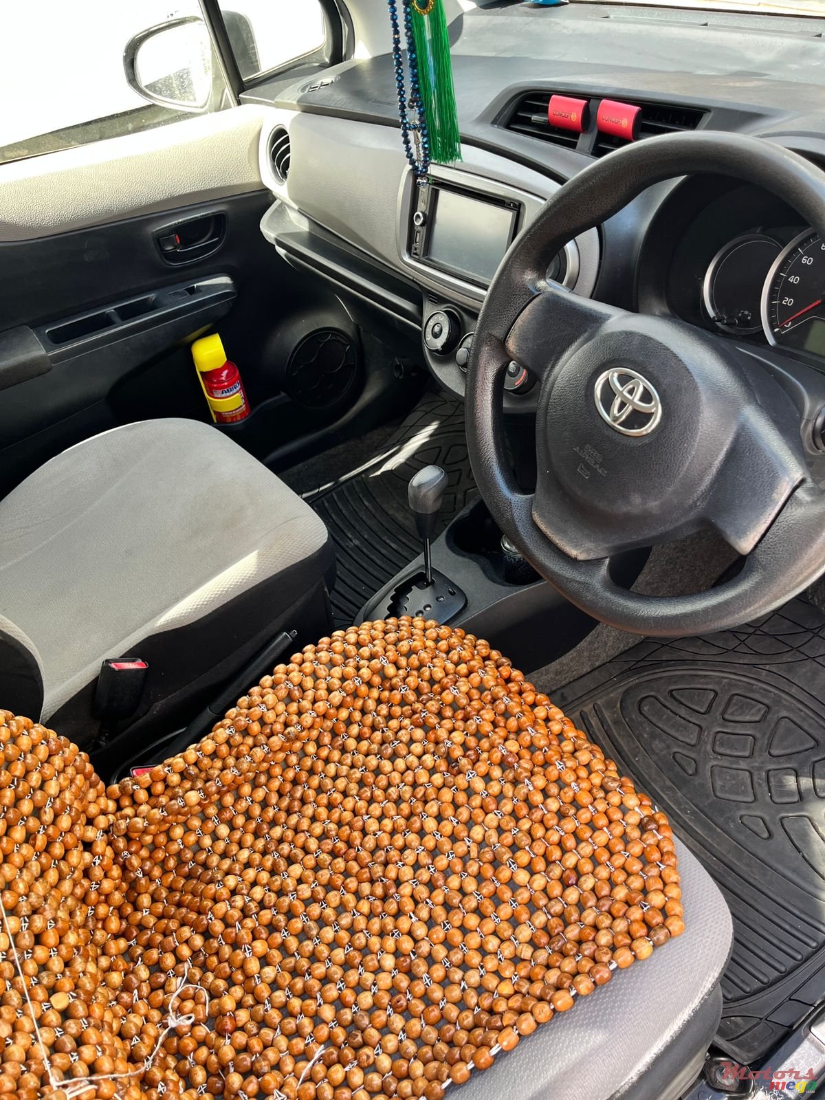 2014' Toyota Vitz photo #2