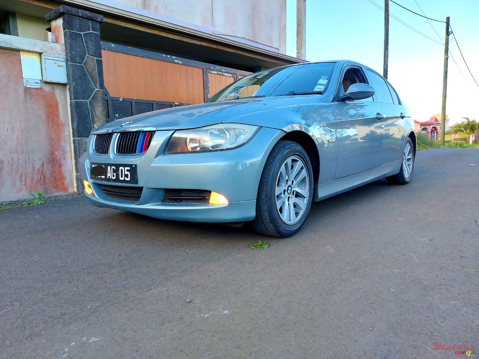 2005' BMW 320 Manual photo #4