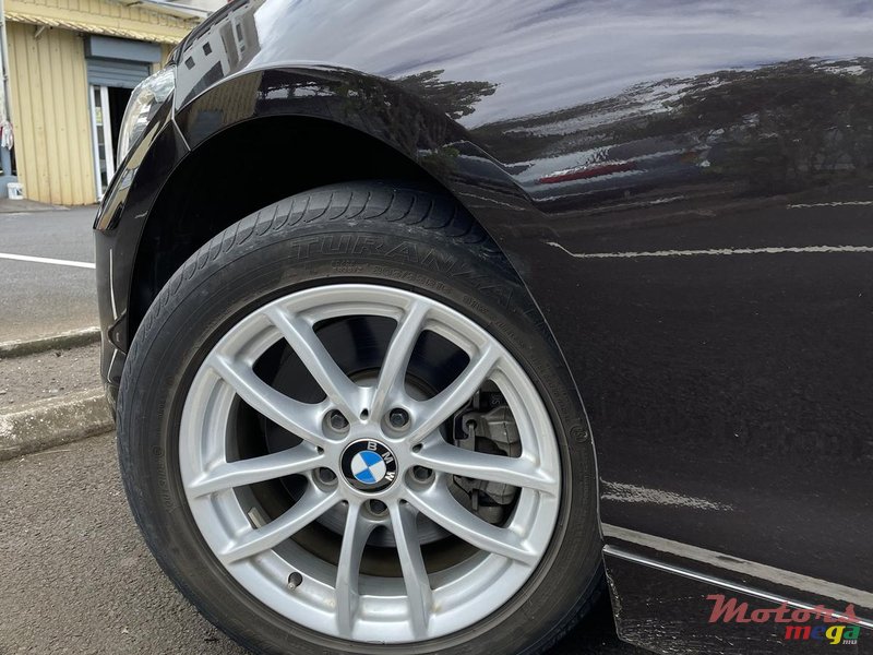2016' BMW 1 Series 5 Door photo #4