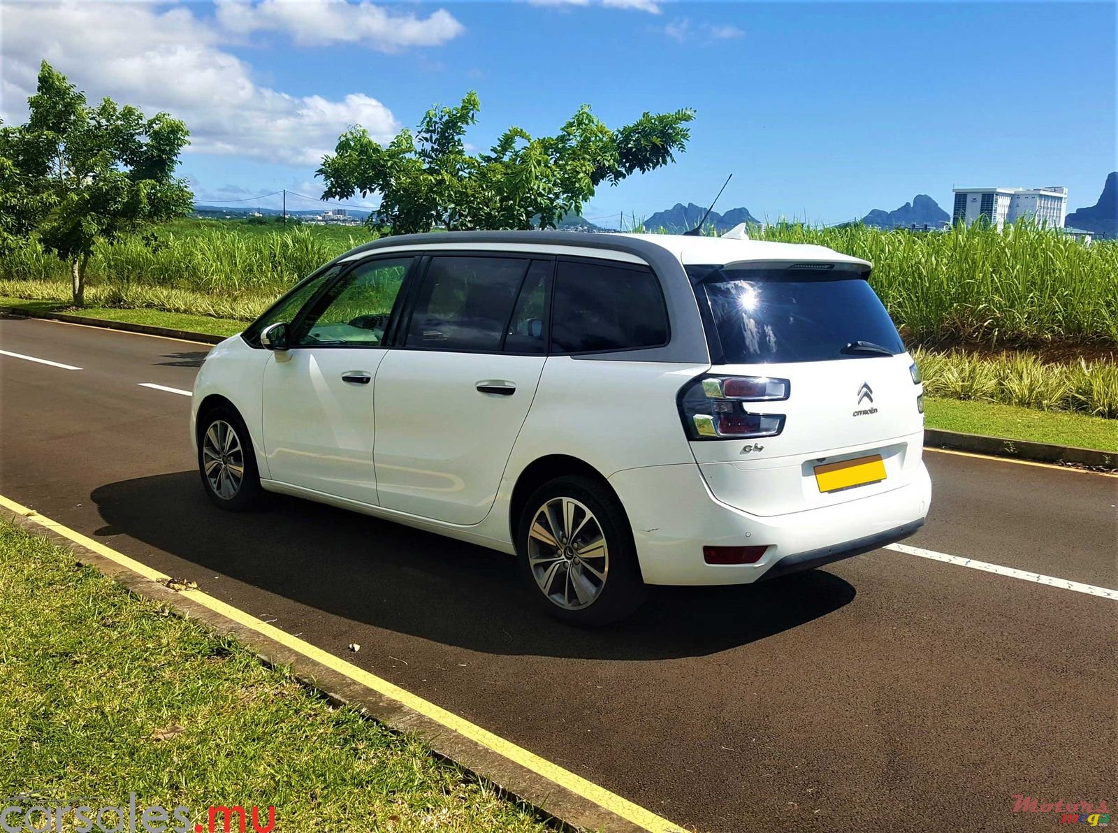 2015' Citroen C4 Picasso 1.6 HDI photo #3