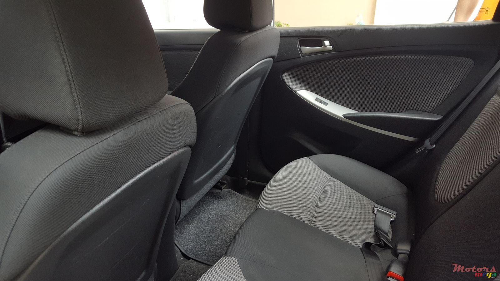 2011' Hyundai Accent photo #4