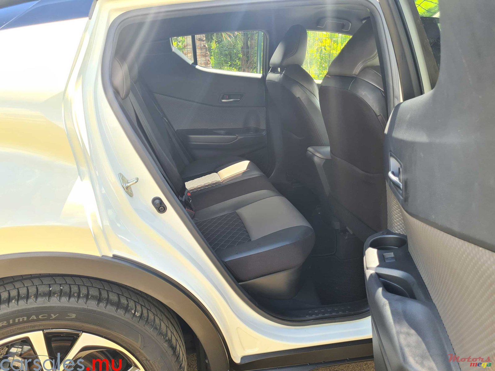 2021' Toyota CH-R Dual Tone 1.8 Hybrid photo #5