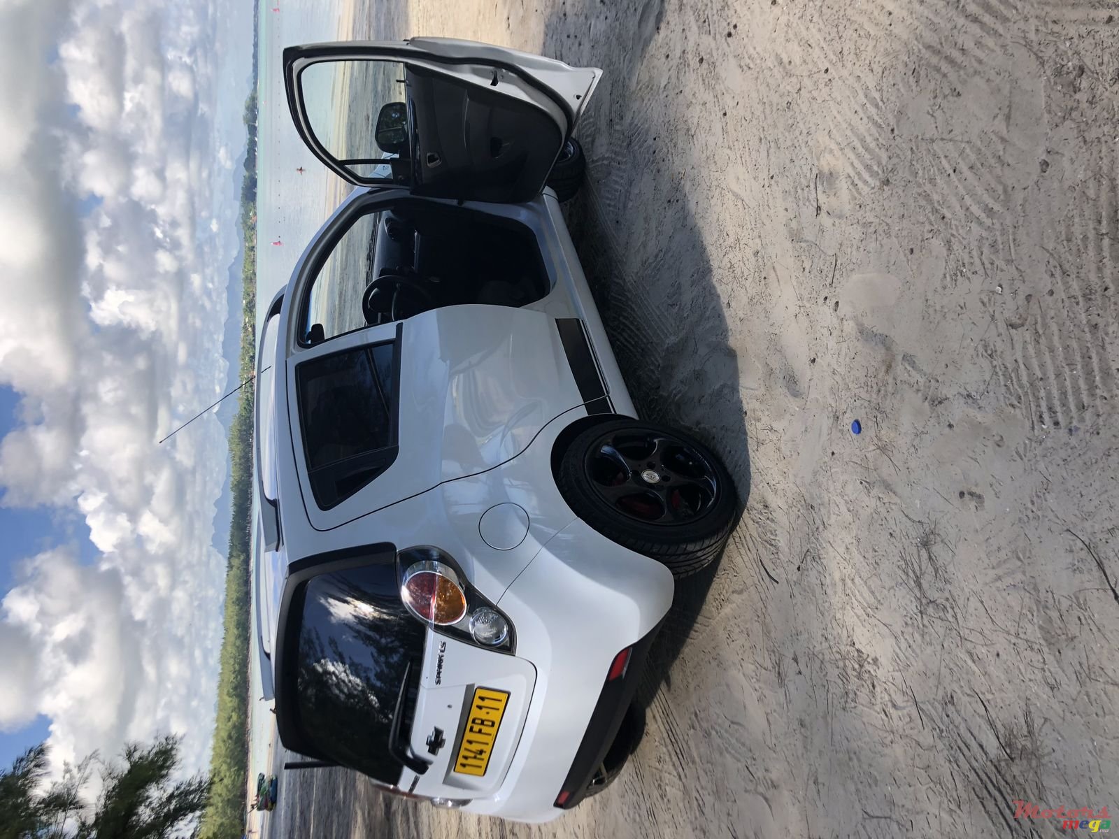 2011' Chevrolet Spark photo #2