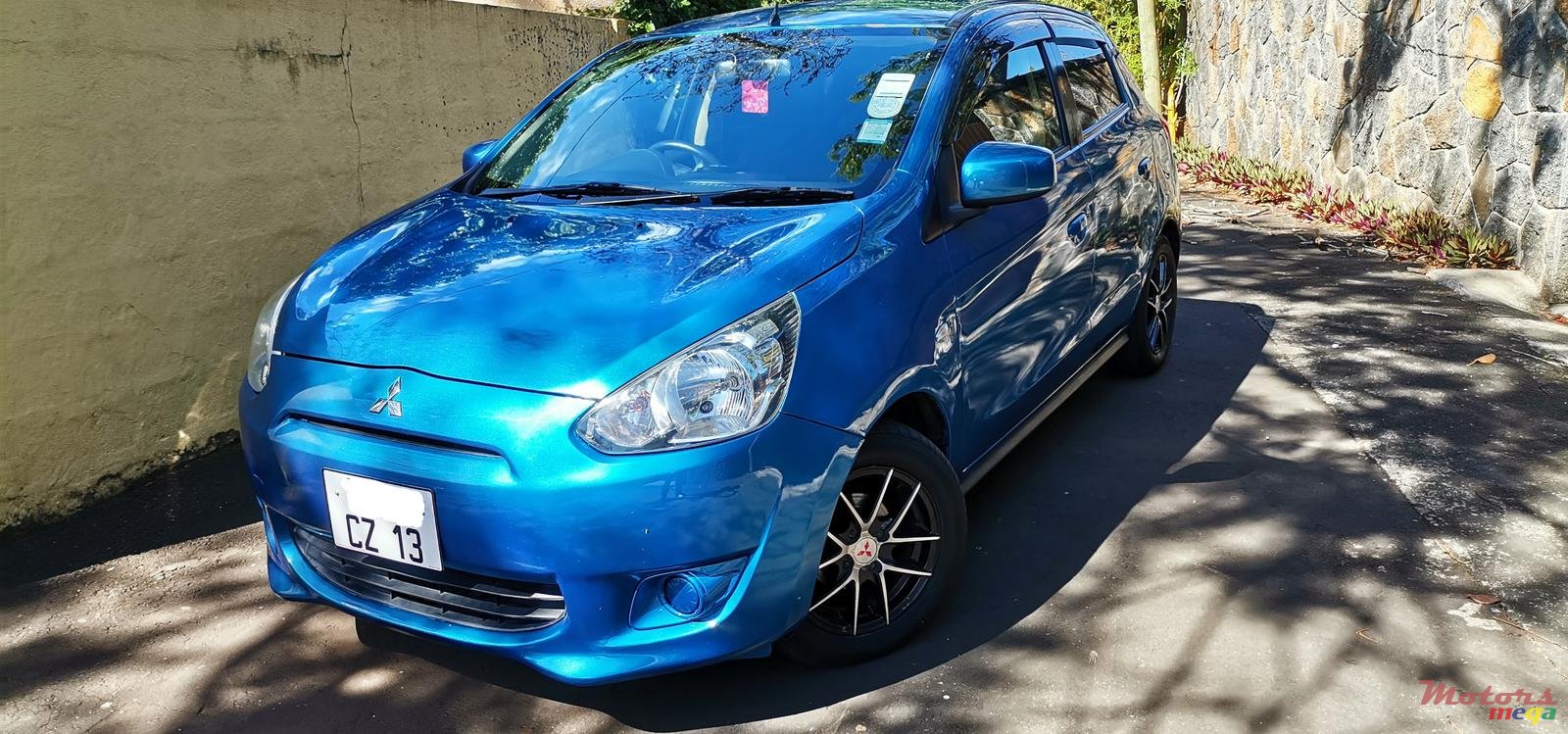 2013' Mitsubishi Mirage photo #2