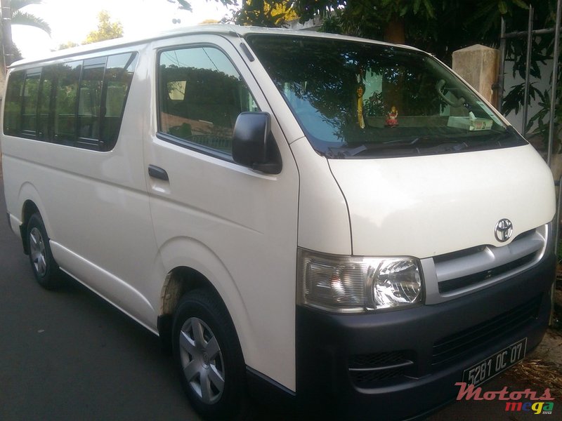 2007' Toyota HiAce photo #1