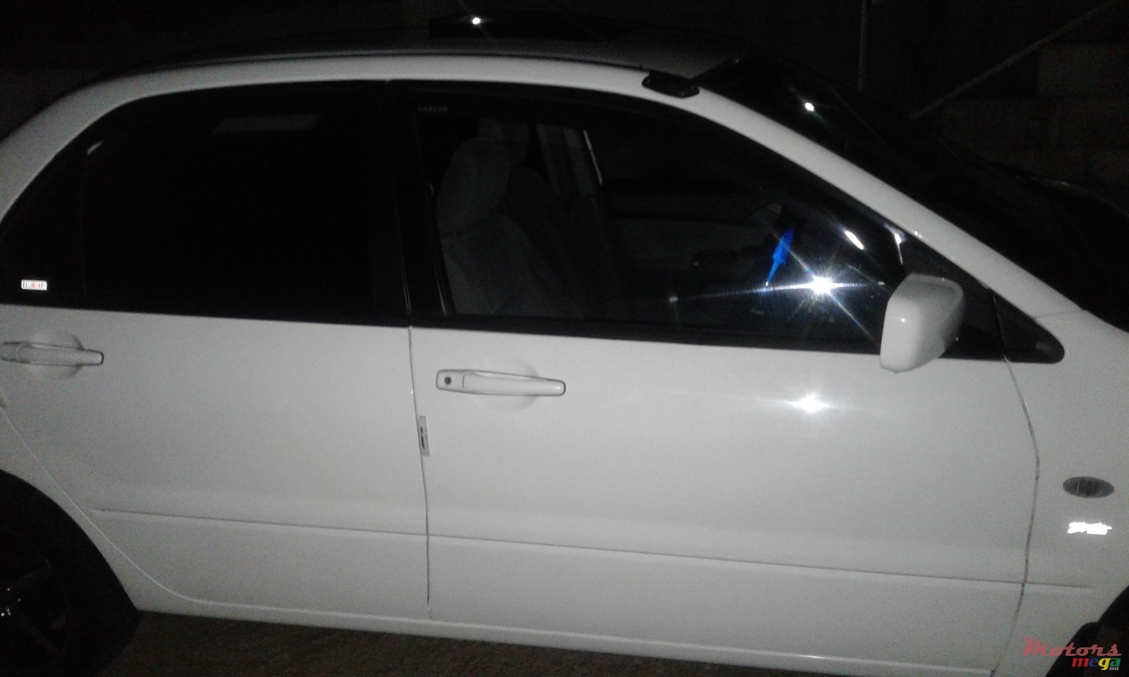 2004' Mitsubishi photo #1