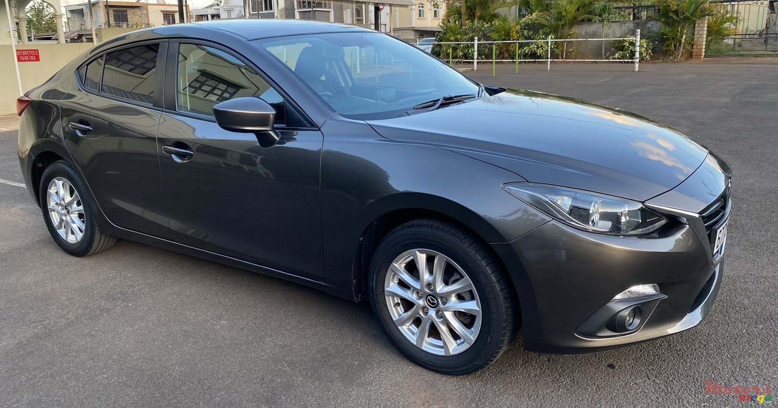 2014' Mazda 3 SKYACTIVE photo #3