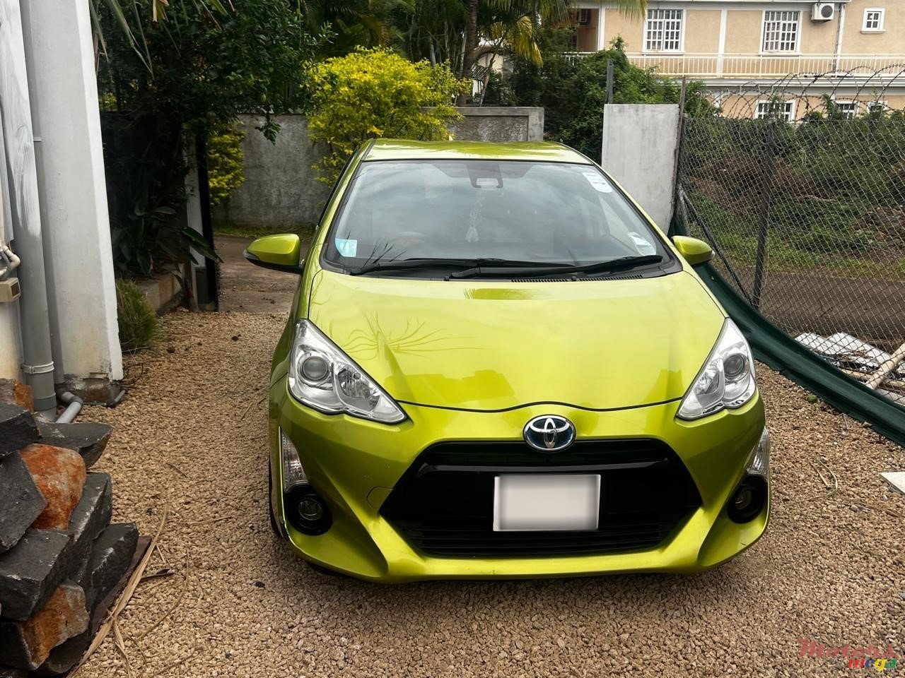 2016' Toyota Aqua photo #1