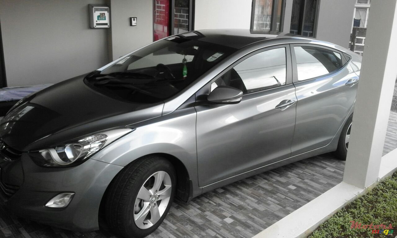 2013' Hyundai Elantra photo #1