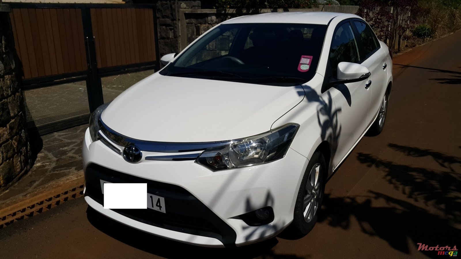 2014' Toyota Yaris photo #1