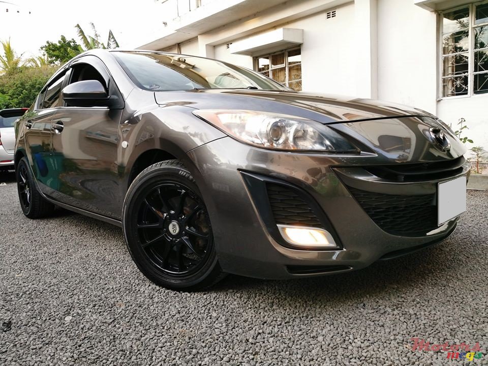 2010' Mazda Axela photo #2