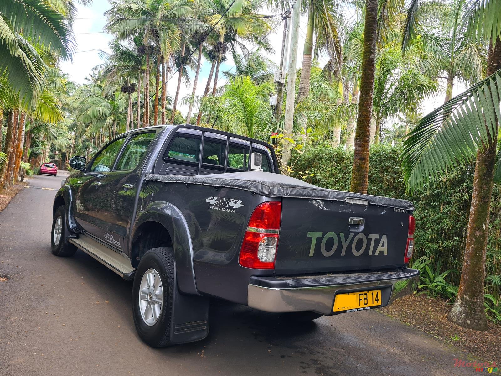 2014' Toyota Hilux 3.0 4x4 photo #2