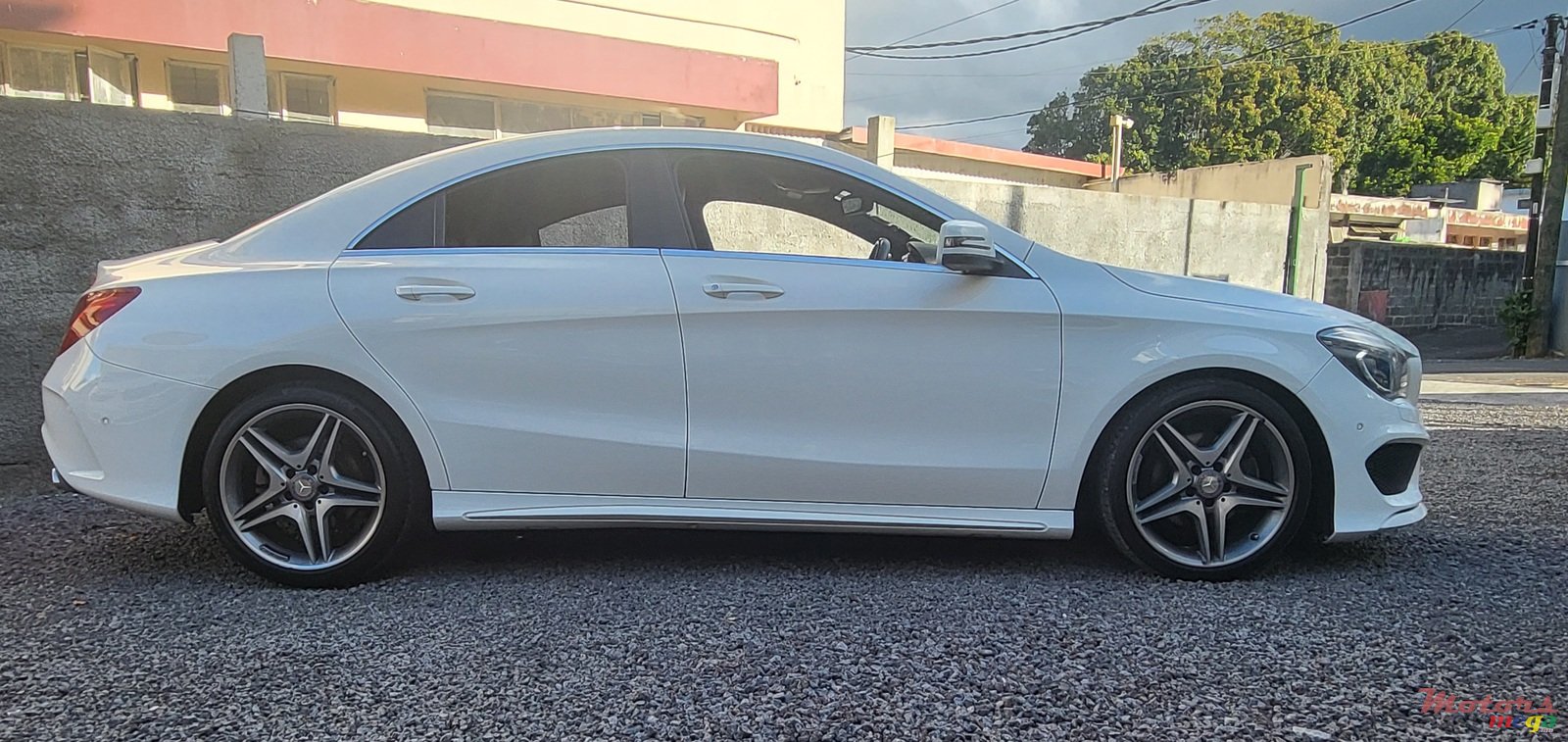 2014' Mercedes-Benz CLA 180 photo #2