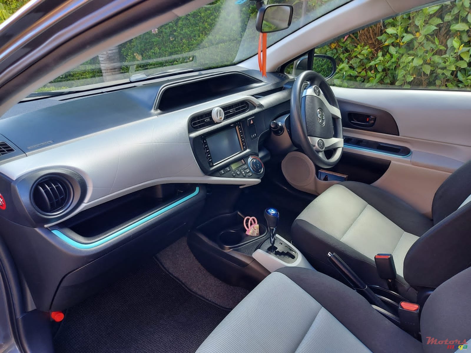 2013' Toyota Aqua photo #6