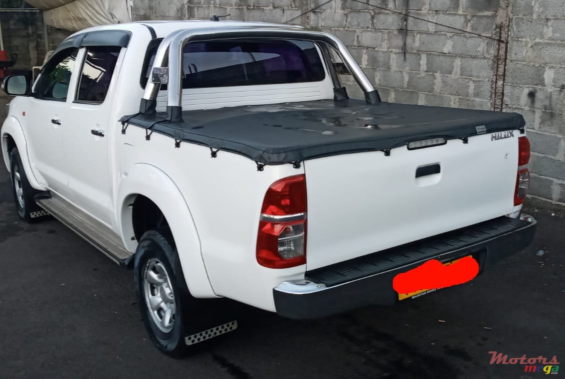 2013' Toyota Hilux photo #4