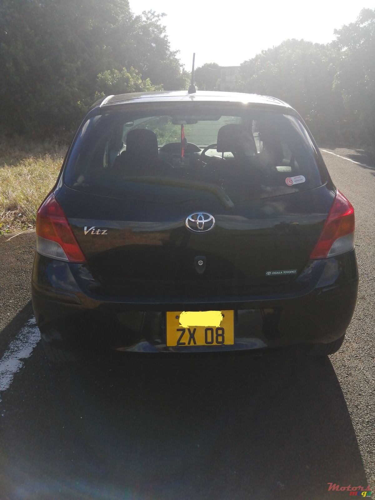 2008' Toyota Vitz photo #3