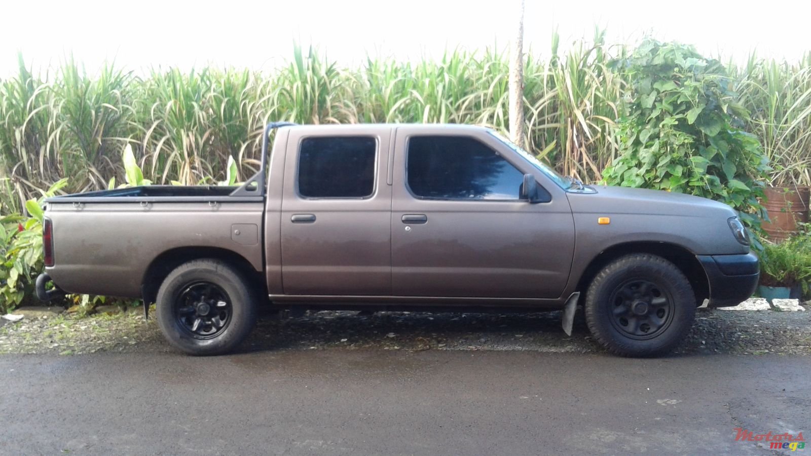 2000' Nissan Hardbody photo #1