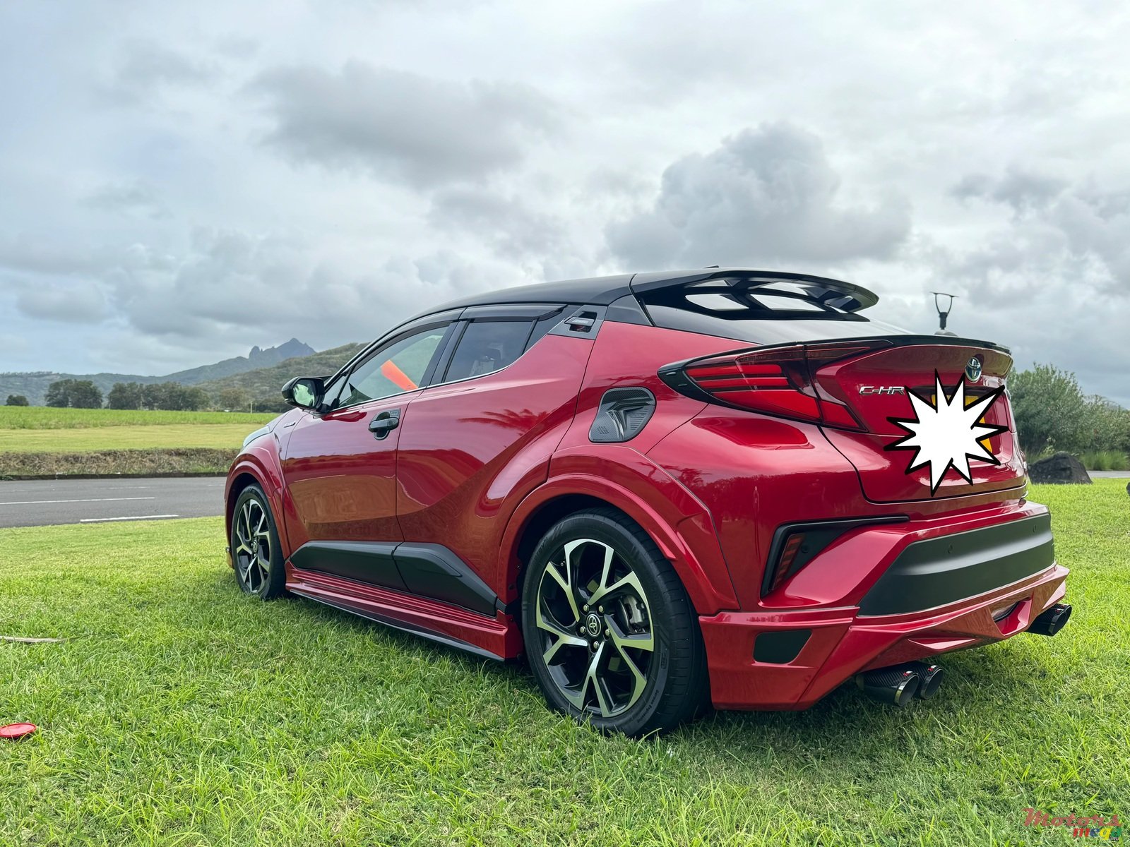 2020' Toyota C-HR photo #5