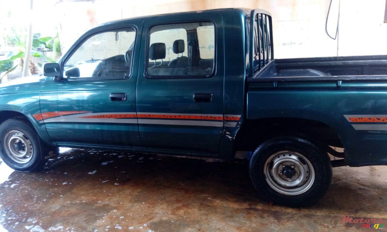 1999' Toyota Hilux photo #1