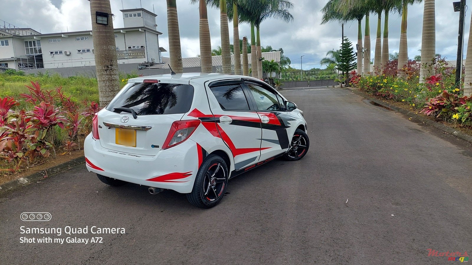 2013' Toyota Vitz photo #3