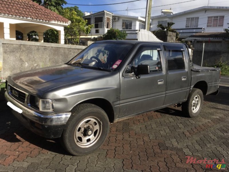 1992' Isuzu photo #2