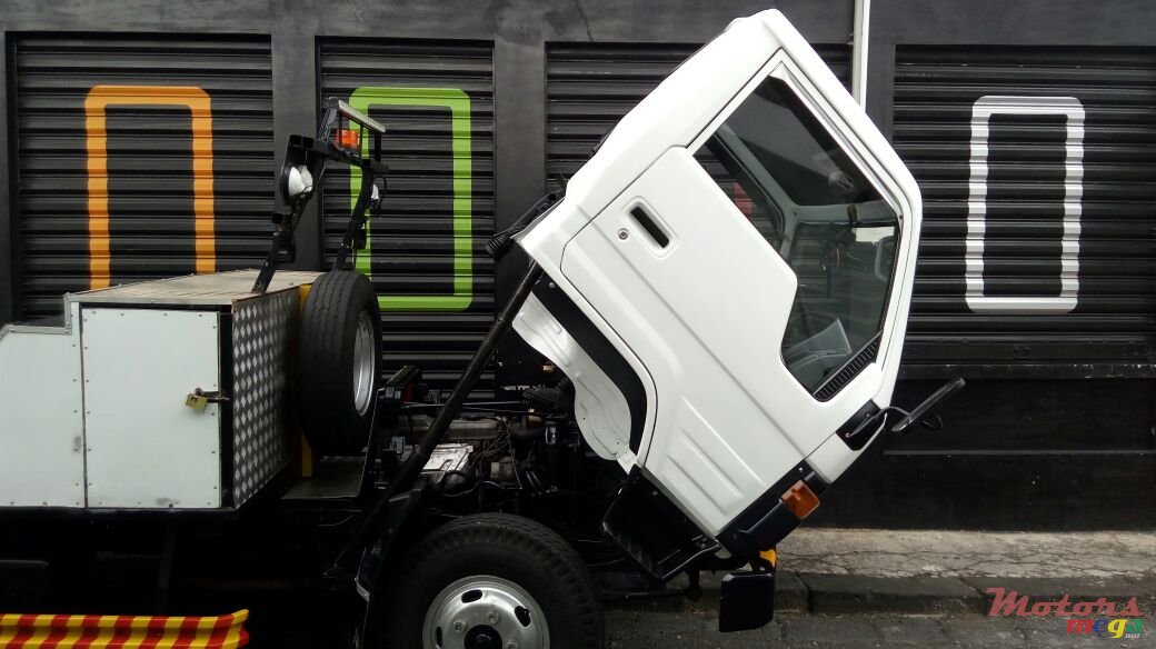 1991' Toyota Towing photo #1