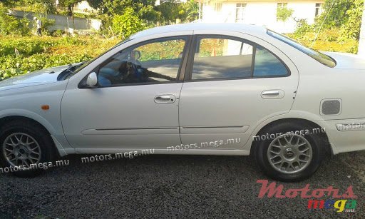 2002' Nissan N16 photo #3