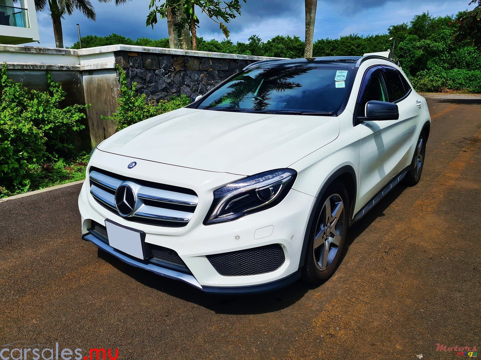 2015' Mercedes-Benz GLA 180 1.6 photo #3