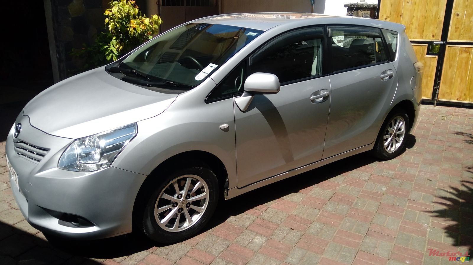 2010' Toyota Verso photo #5