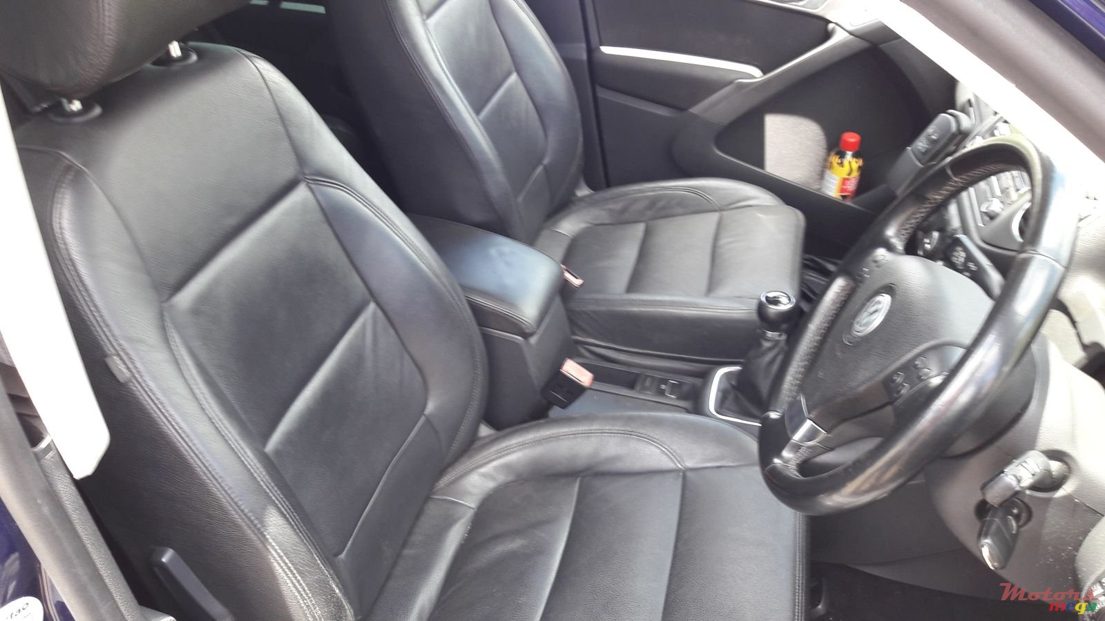 2011' Volkswagen Tiguan photo #3