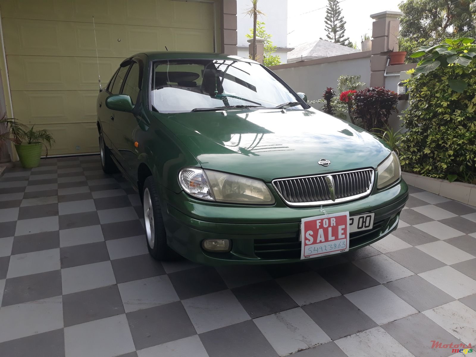 2000' Nissan Sunny photo #1