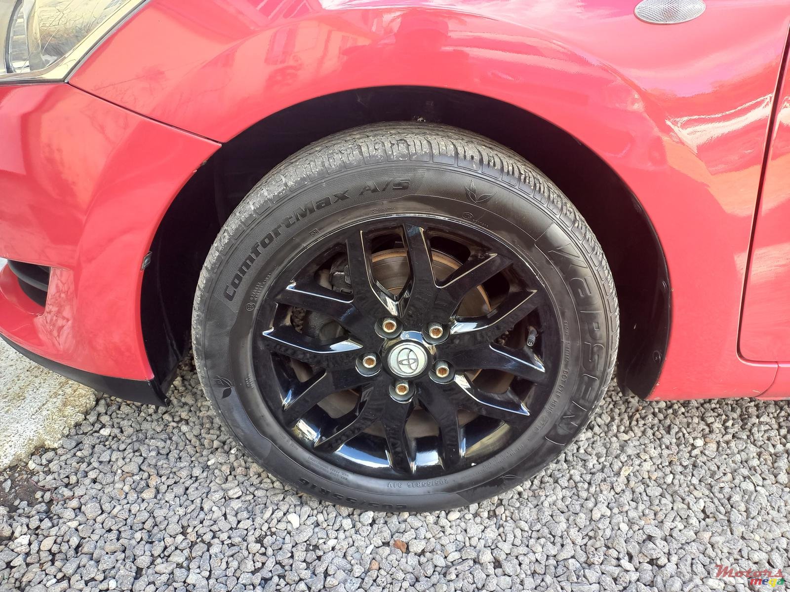 2007' Toyota Auris photo #1