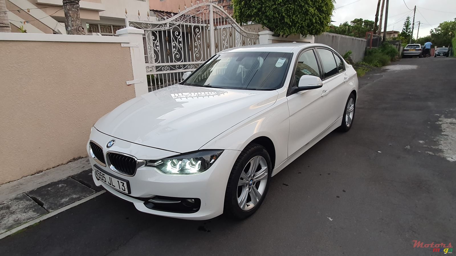 2013' BMW 316 photo #5