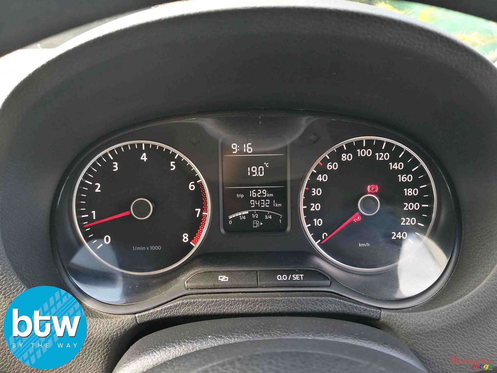 2013' Volkswagen Polo photo #7