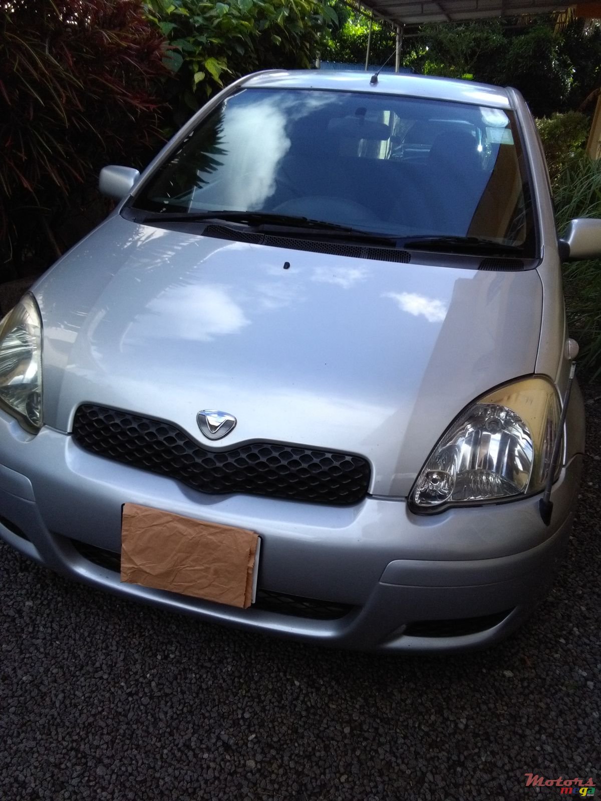 2002' Toyota Vitz photo #1