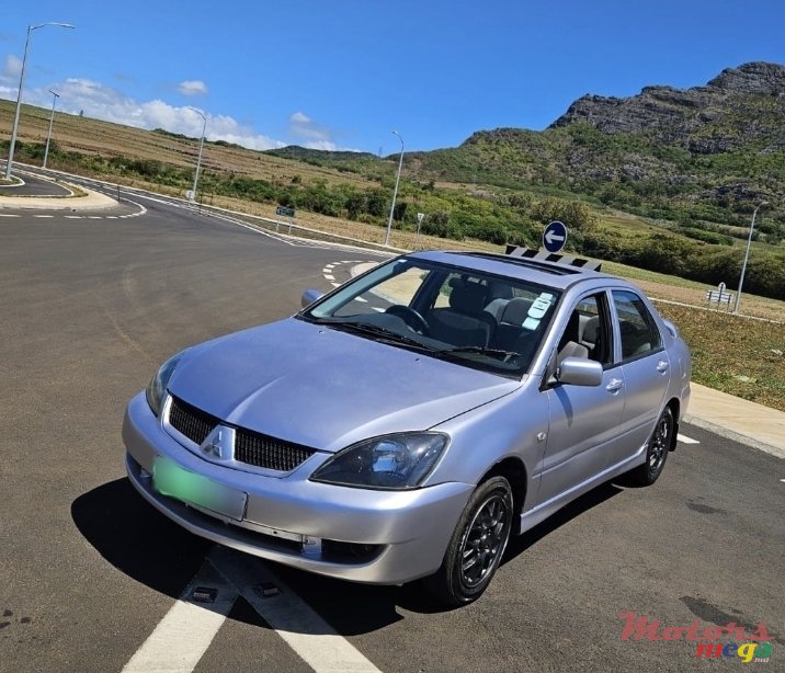 2007' Mitsubishi Lancer photo #3