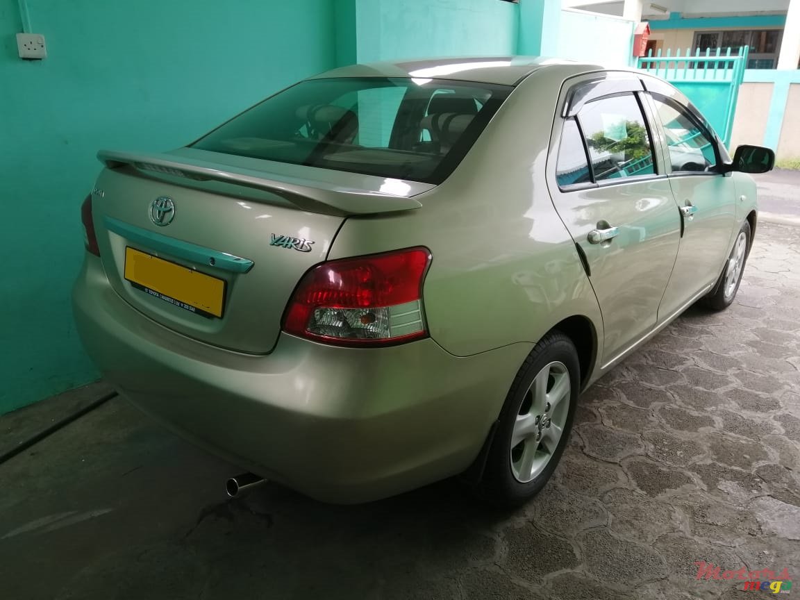 2008' Toyota Yaris photo #2