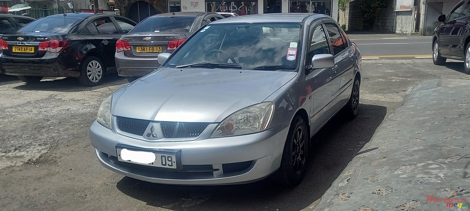 2009' Mitsubishi Lancer GLX photo #2