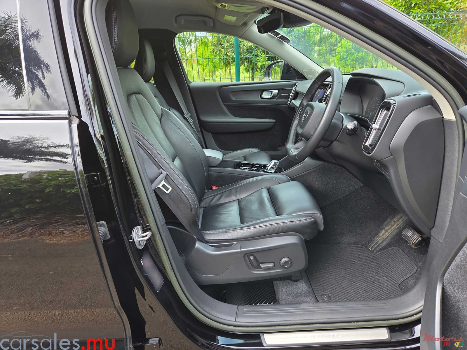 2024' Volvo XC40 1.5 T5 Recharge photo #5