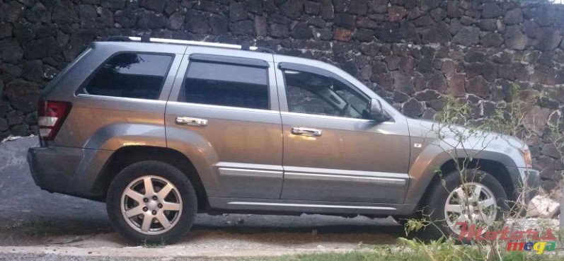 2007' Jeep Grand Cherokee photo #1