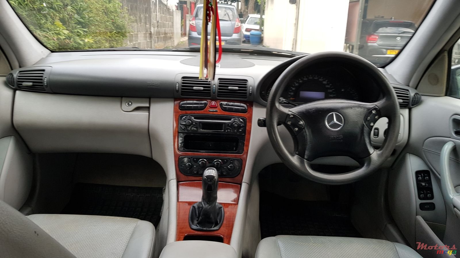 2002' Mercedes-Benz C200 photo #5