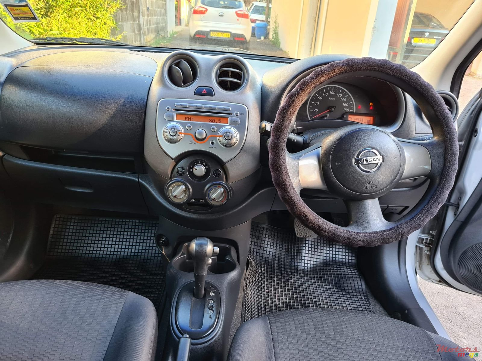 2011' Nissan March photo #7