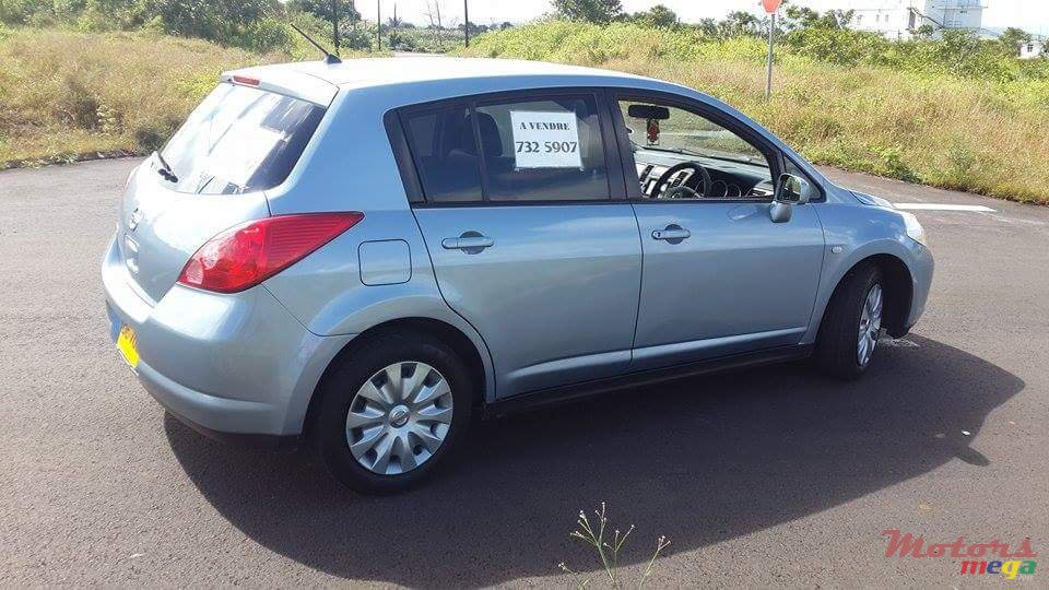 2005' Nissan Tiida photo #1